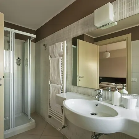 Guest house Vialeromadodici & 3*