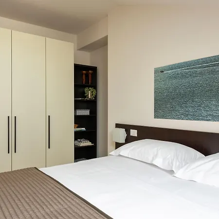 Vialeromadodici & Pensjonat Lazise