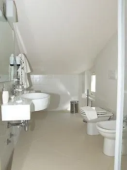Vialeromadodici & Gæstehus